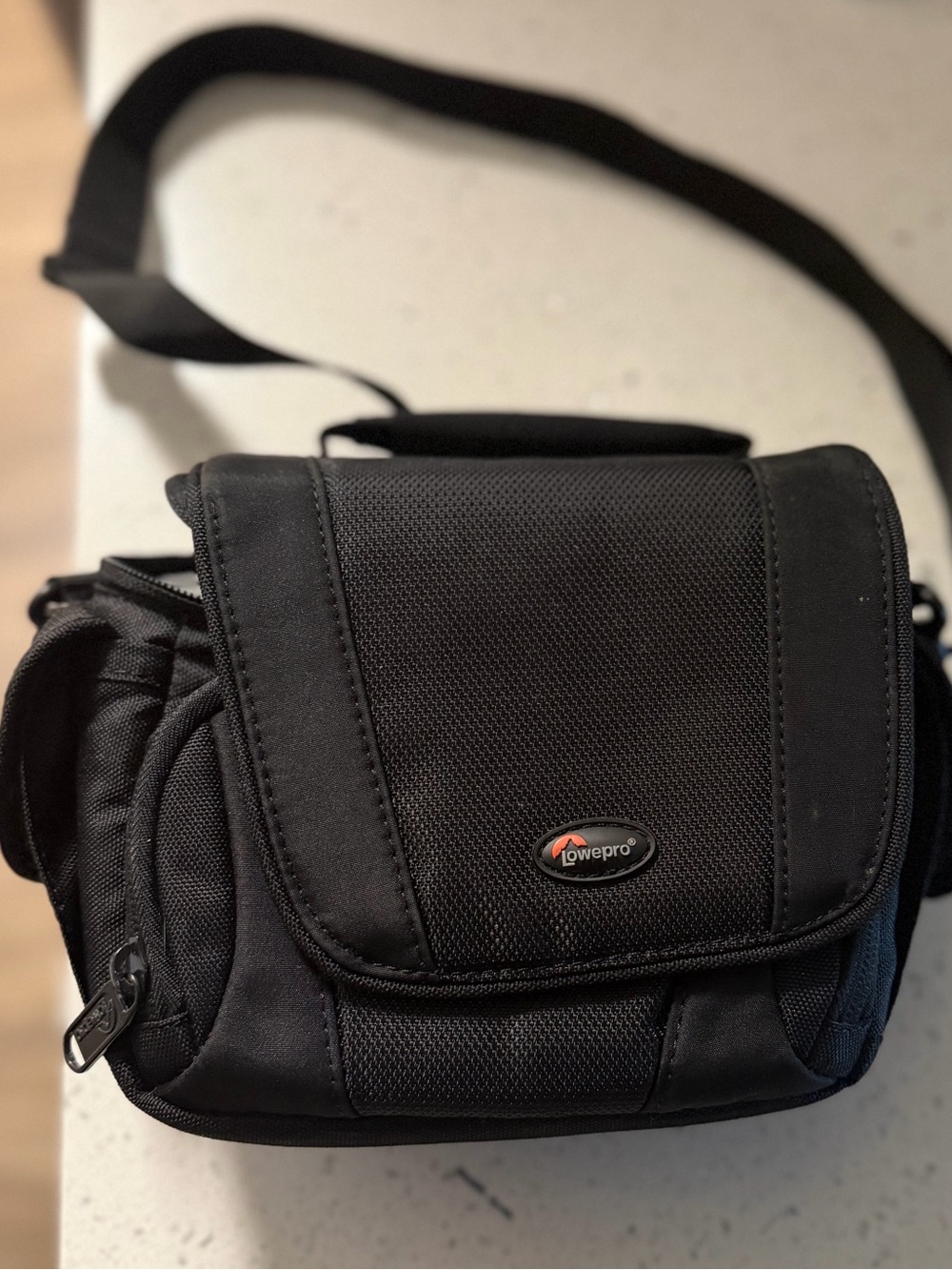 Lowepro Black Compact Messenger Camera Bag - Men's Shoulder Bag
